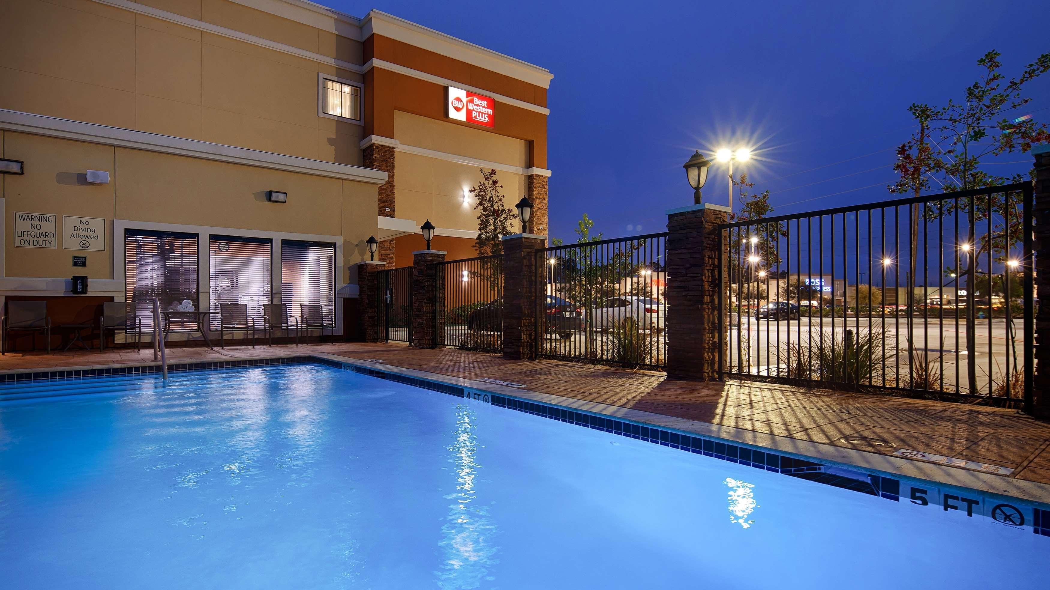 Best Western Plus Spring Inn & Suites Exterior photo