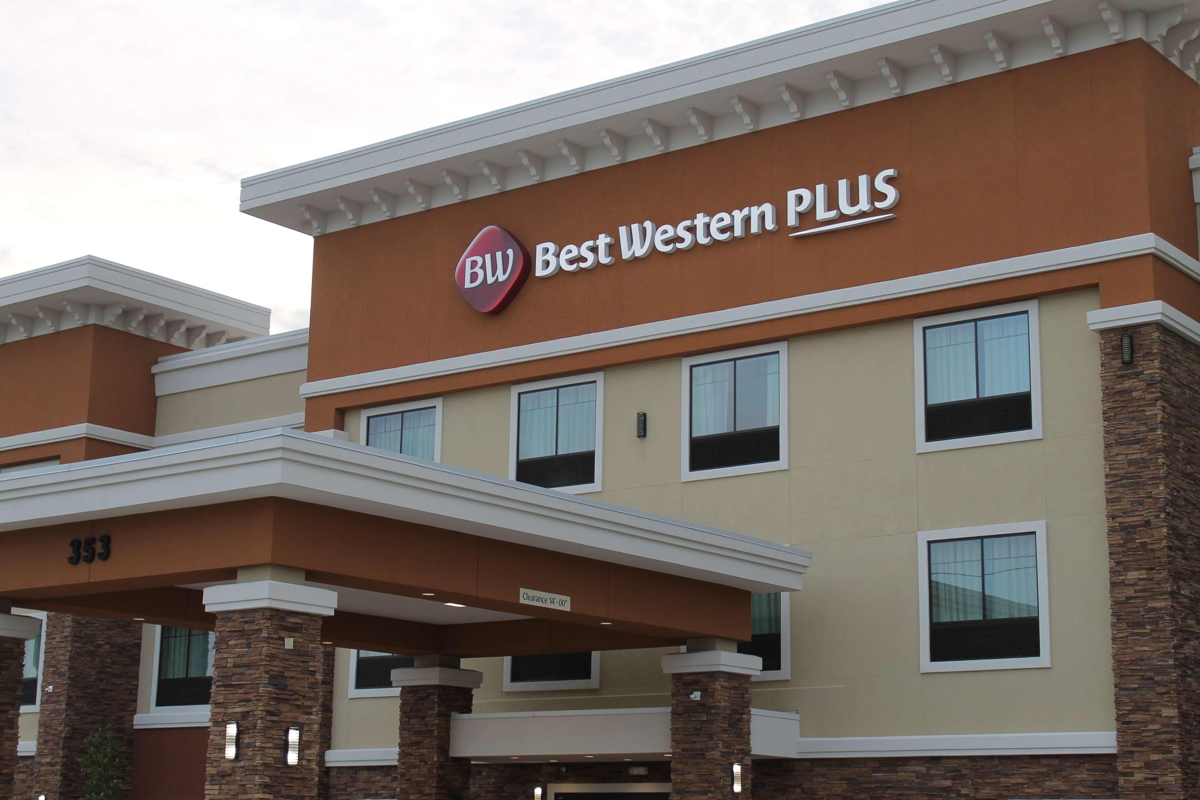 Best Western Plus Spring Inn & Suites Exterior photo